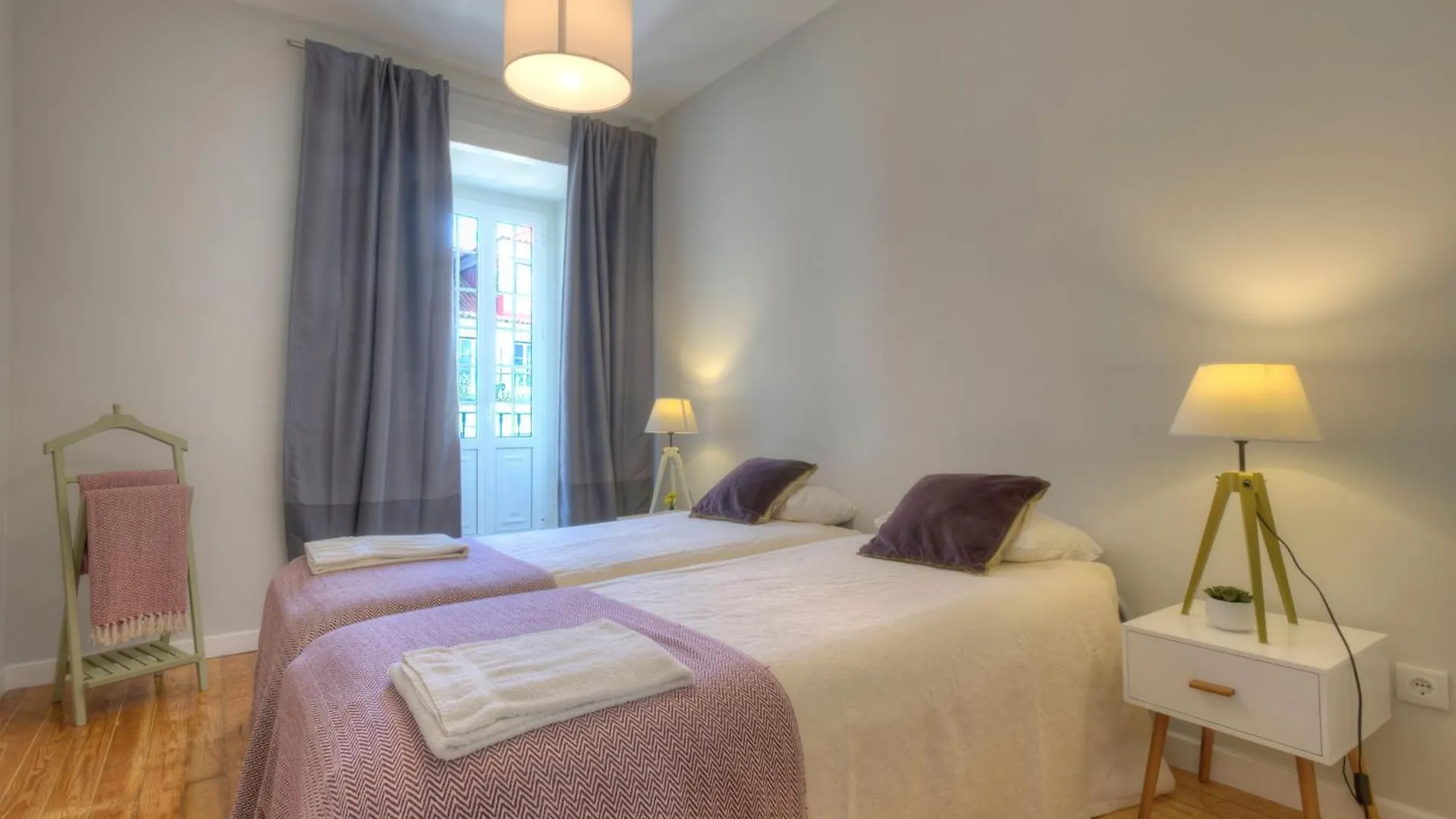 Apartment Studio Fuer 13 Personenund 1 Kind In Lissabon, Regiao De Lisboa Costa De Lisboa