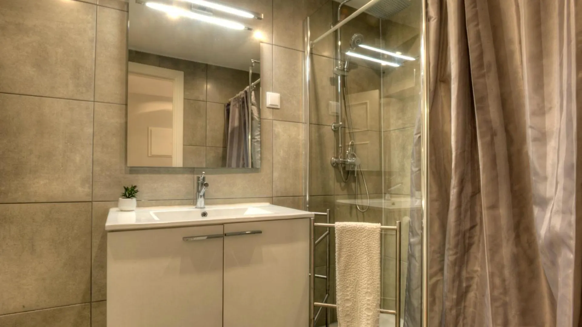 Studio Fuer 13 Personenund 1 Kind In Lissabon, Regiao De Lisboa Costa De Lisboa Apartment