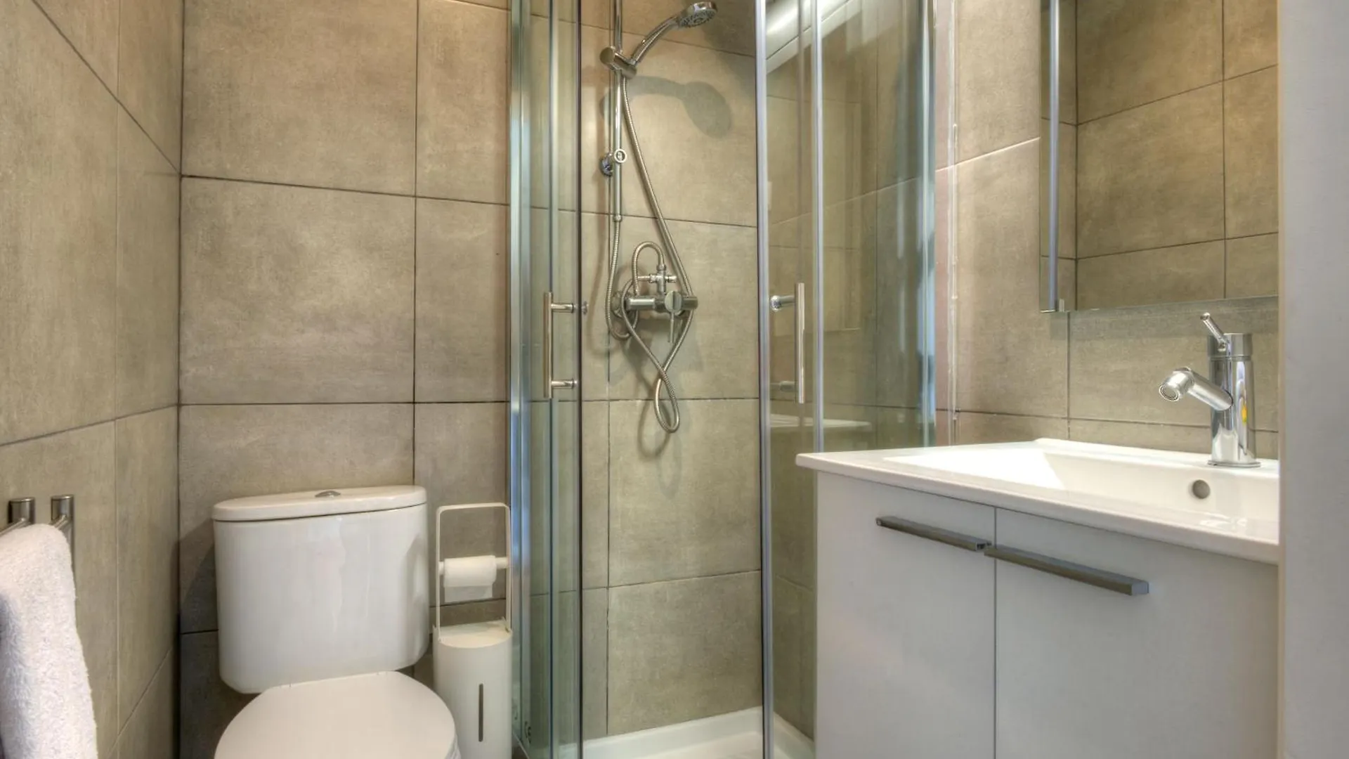 Apartment Studio Fuer 13 Personenund 1 Kind In Lissabon, Regiao De Lisboa Costa De Lisboa